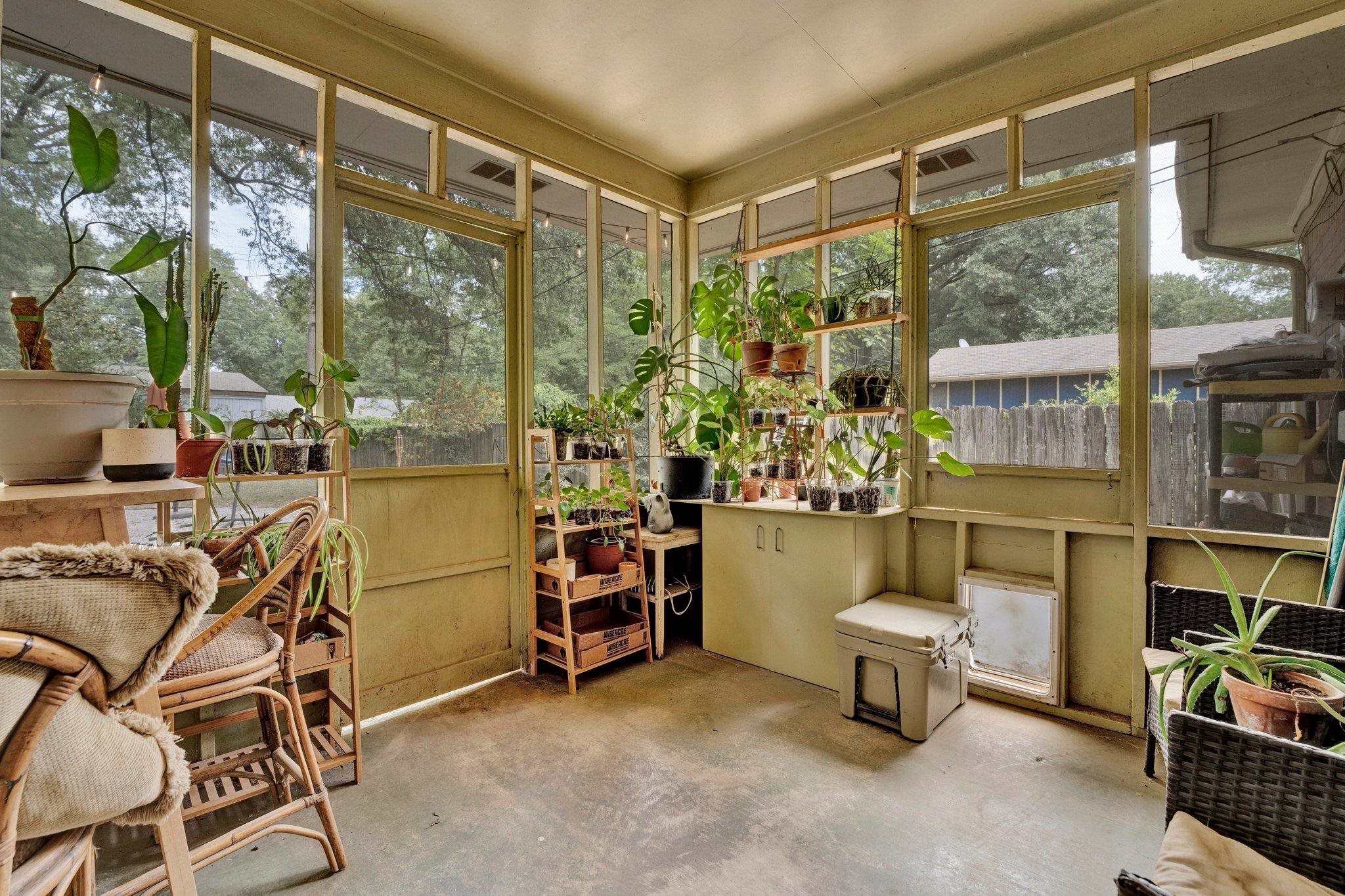 4500 East Dearing Road Memphis, TN 38117 - Photo 16 of 18 View of sunroom / solarium