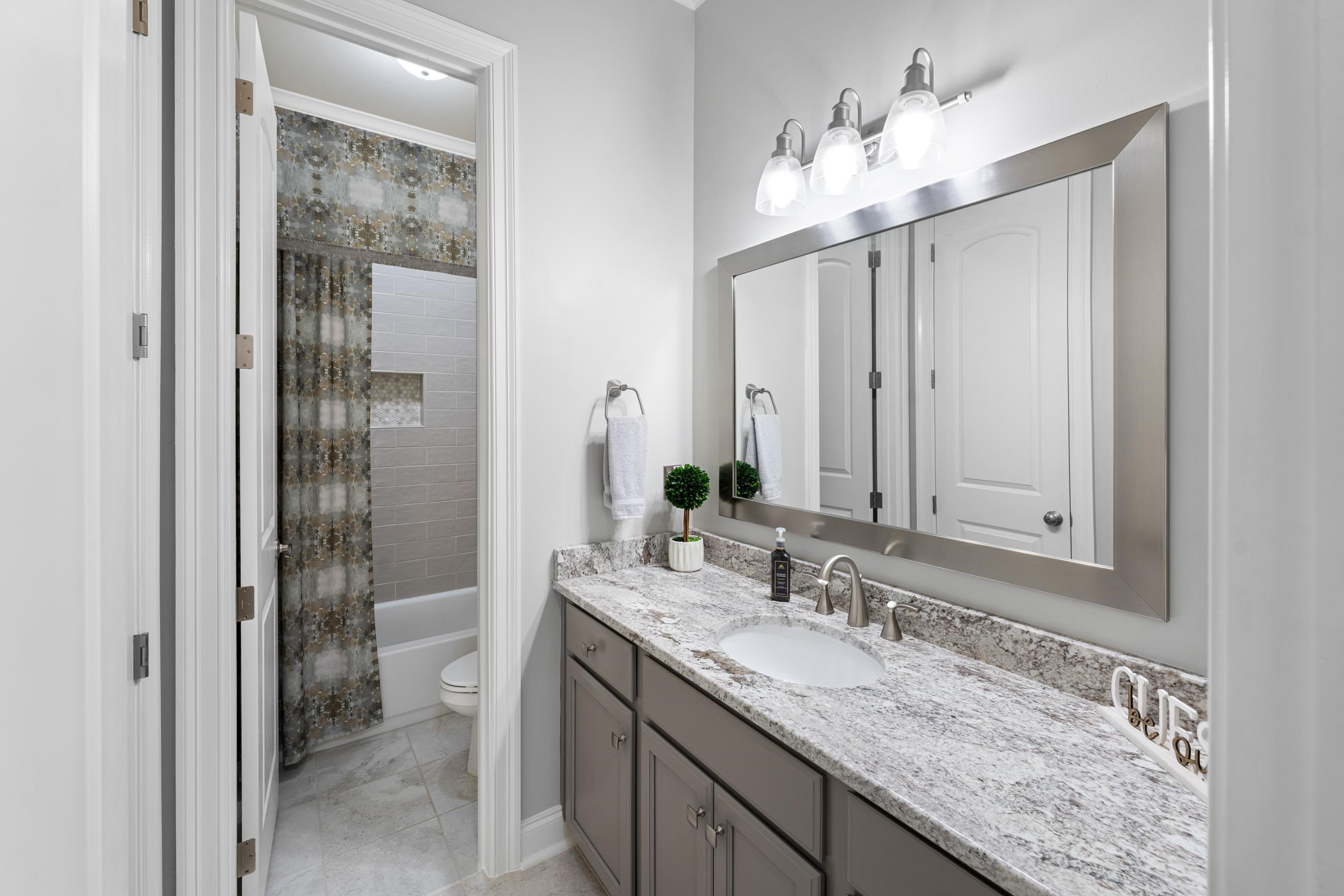 300 Windover Road Piperton, TN 38017 - Photo 20 of 40 Granite single Vanity with Tub/Shower