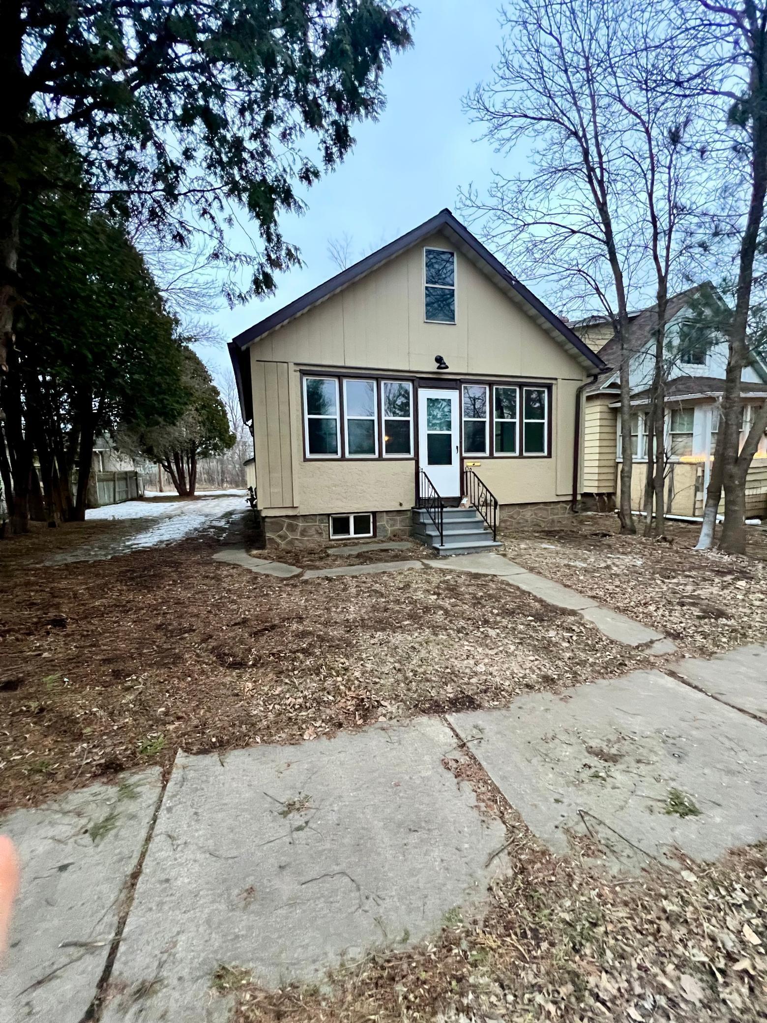 205 West Howard Street Hibbing, MN 55746 - Photo 4 of 29