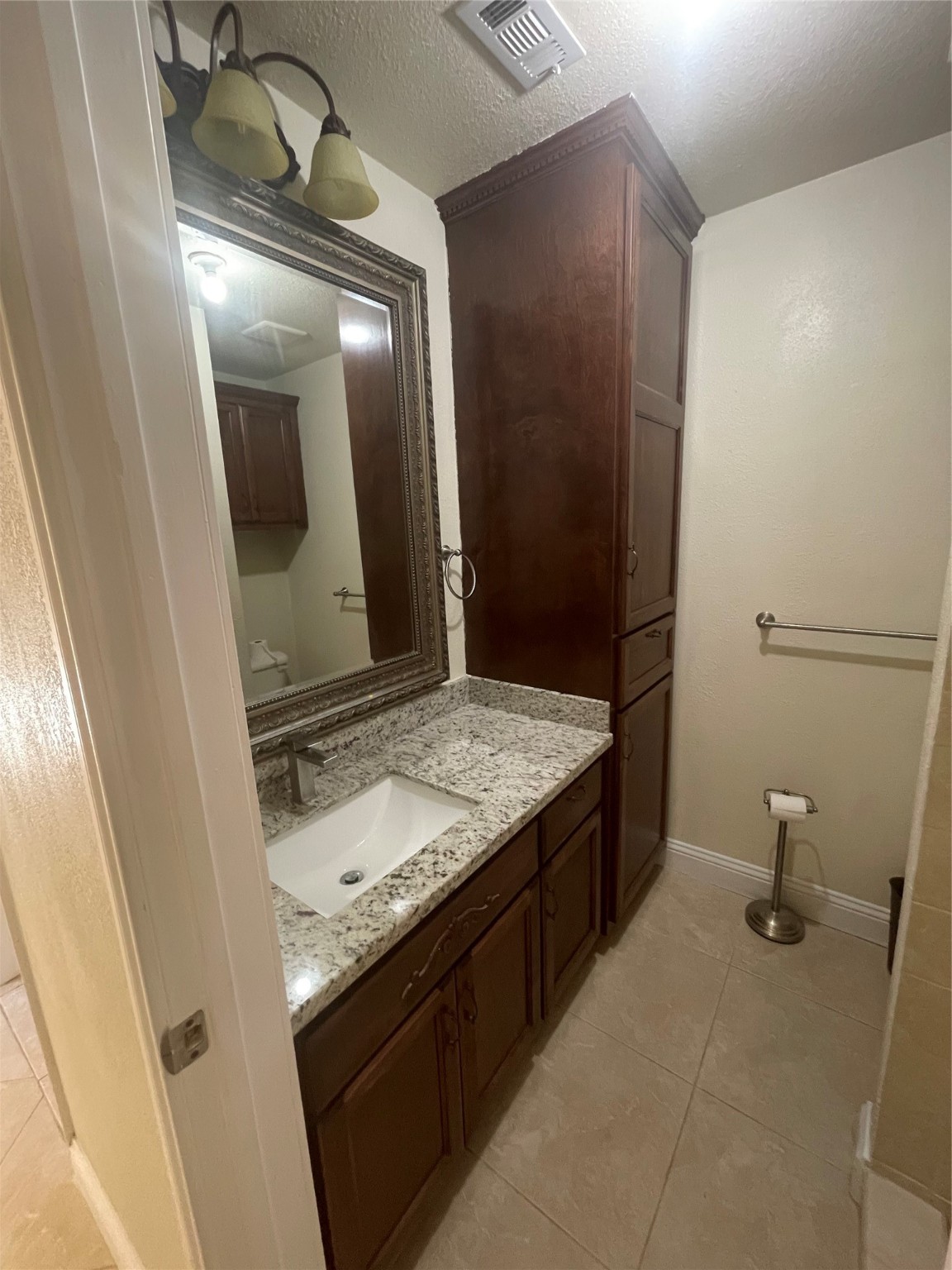 405 Shadylawn Street Shoreacres, TX 77571 - Photo 12 of 19 Bathroom