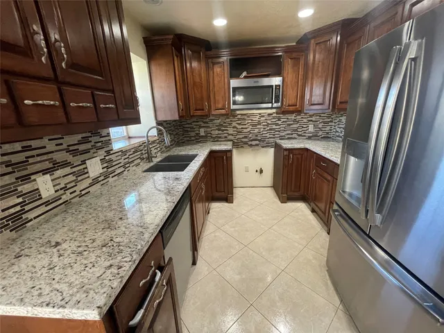 $259,900 | 405 Shadylawn Street, Shoreacres, TX 77571