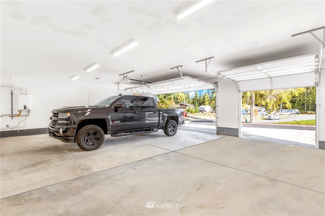 3222 Creswell Road Snohomish, WA 98290 - Photo 10 of 36 a view of a garage