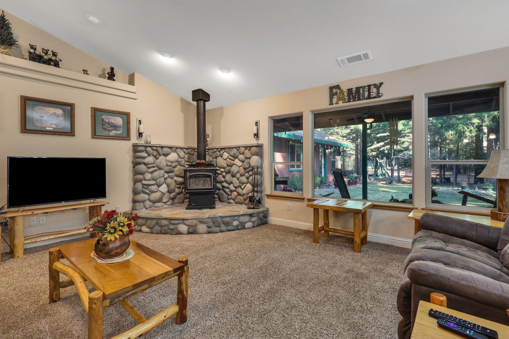 10460 Ritts Mill Road Shingletown, CA 96088 - Photo 6 of 34 Living Room
