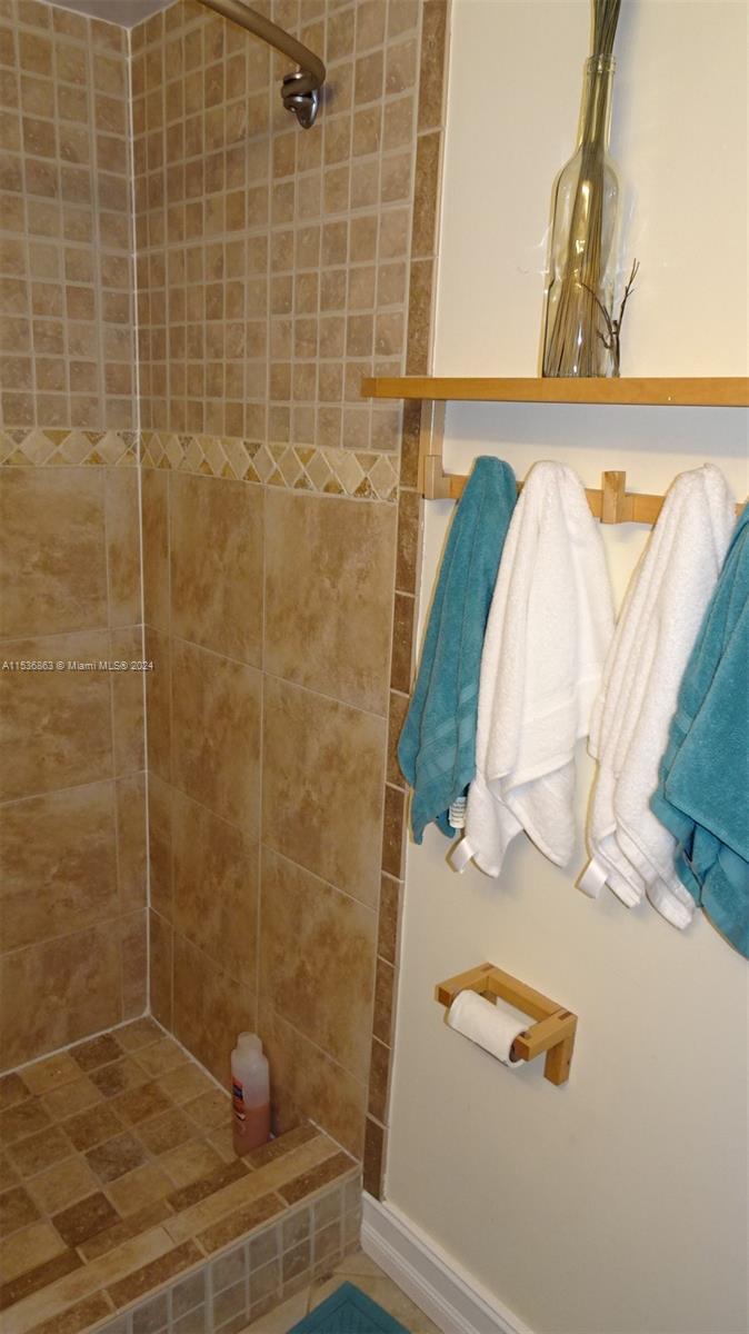 650 South Park Road, Unit 135 Hollywood, FL 33021 - Photo 20 of 36 a bathroom with a shower