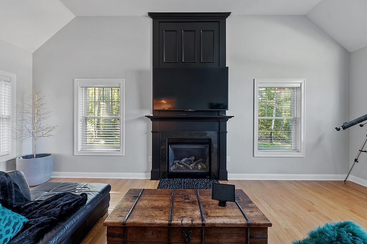 66 Simpson Road Pelham, NH 03076 - Photo 14 of 40
