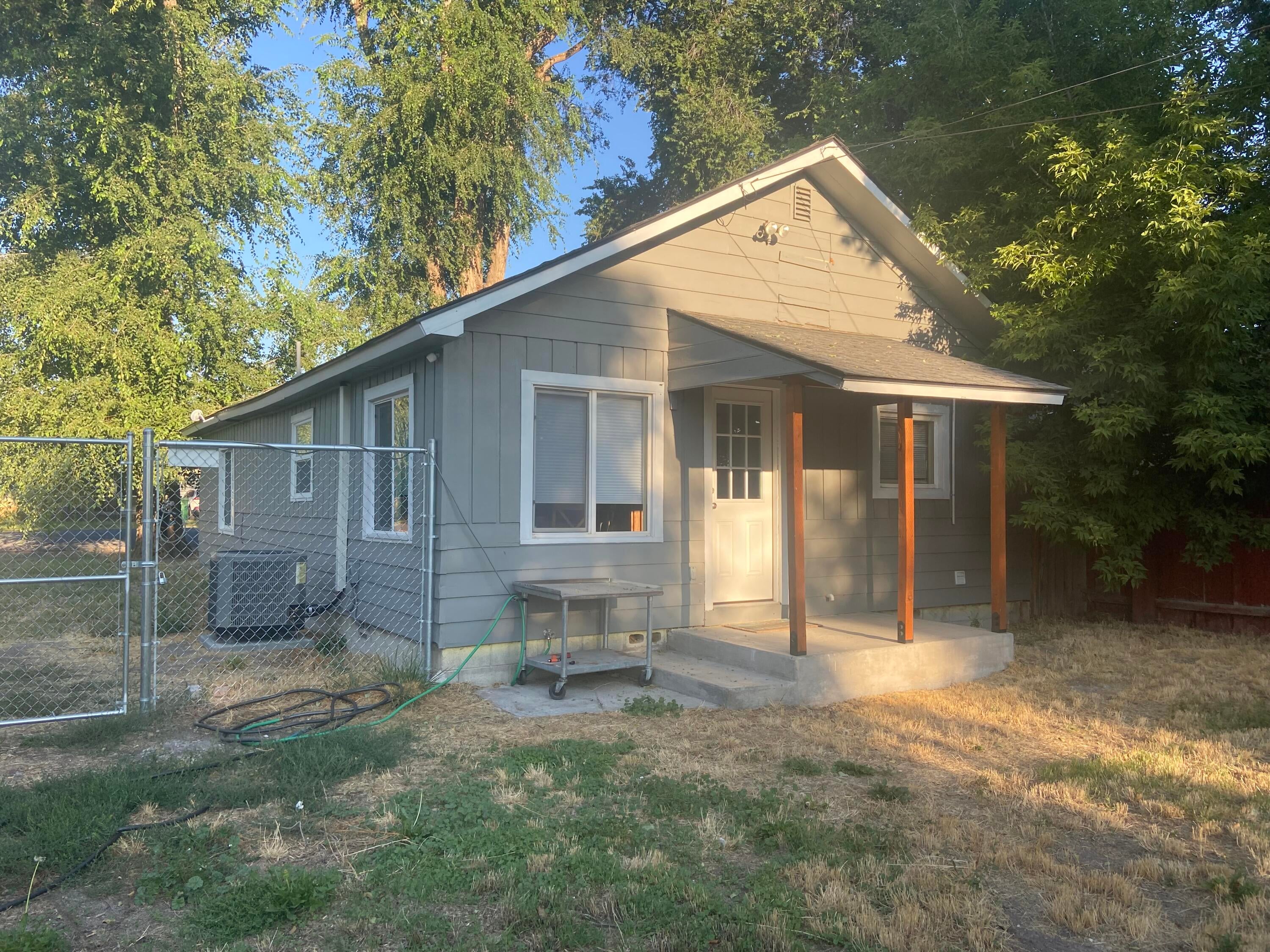 329 North Madison Street Merrill, OR 97633 - Photo 4 of 23 IMG_6244