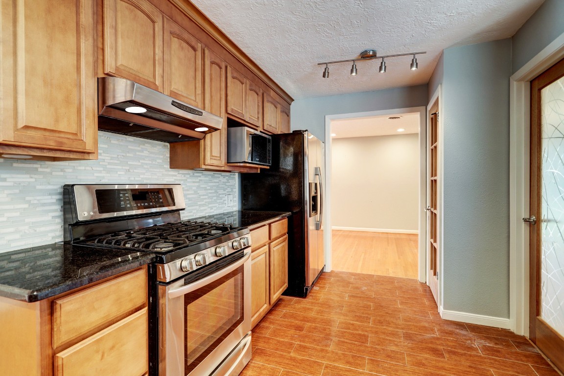 8610 Bevlyn Drive Houston, TX 77025 - Photo 7 of 20