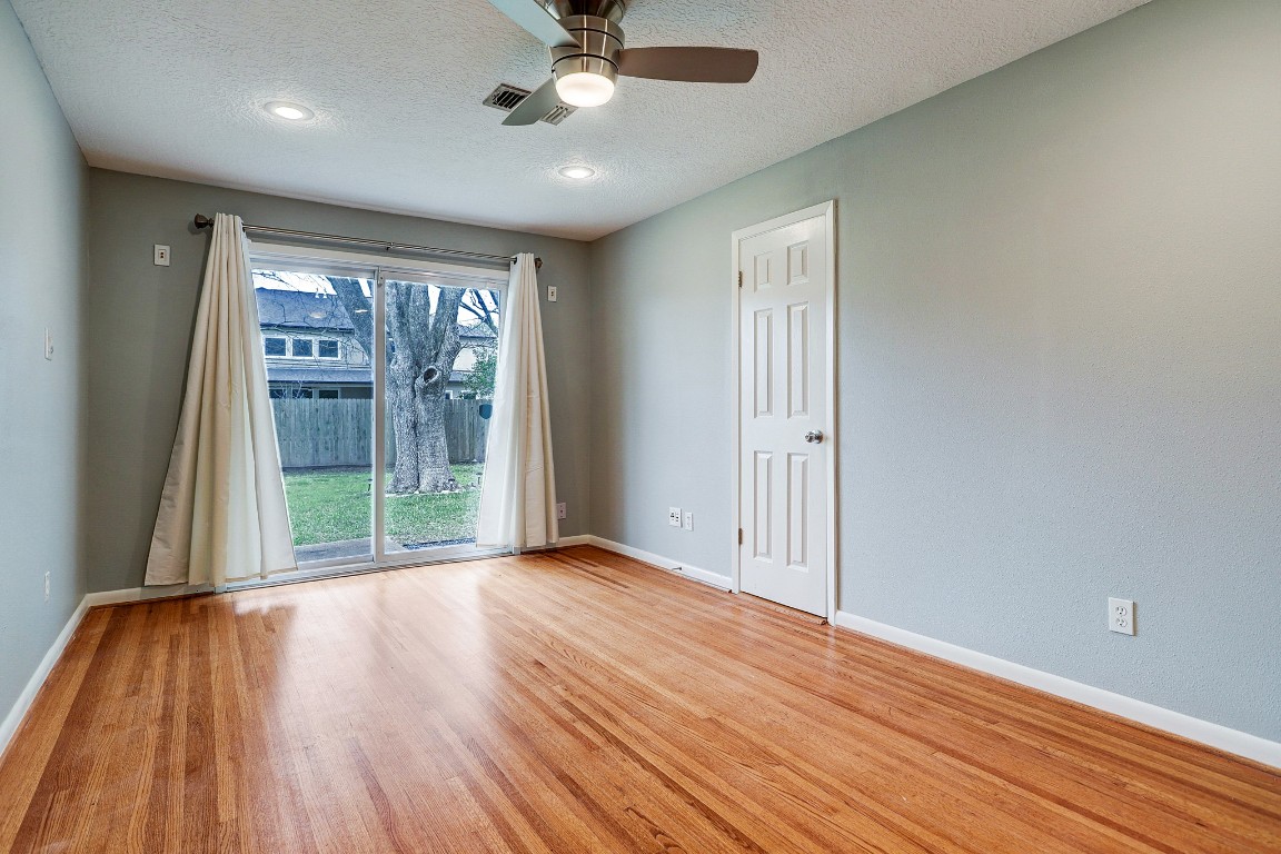 8610 Bevlyn Drive Houston, TX 77025 - Photo 9 of 20