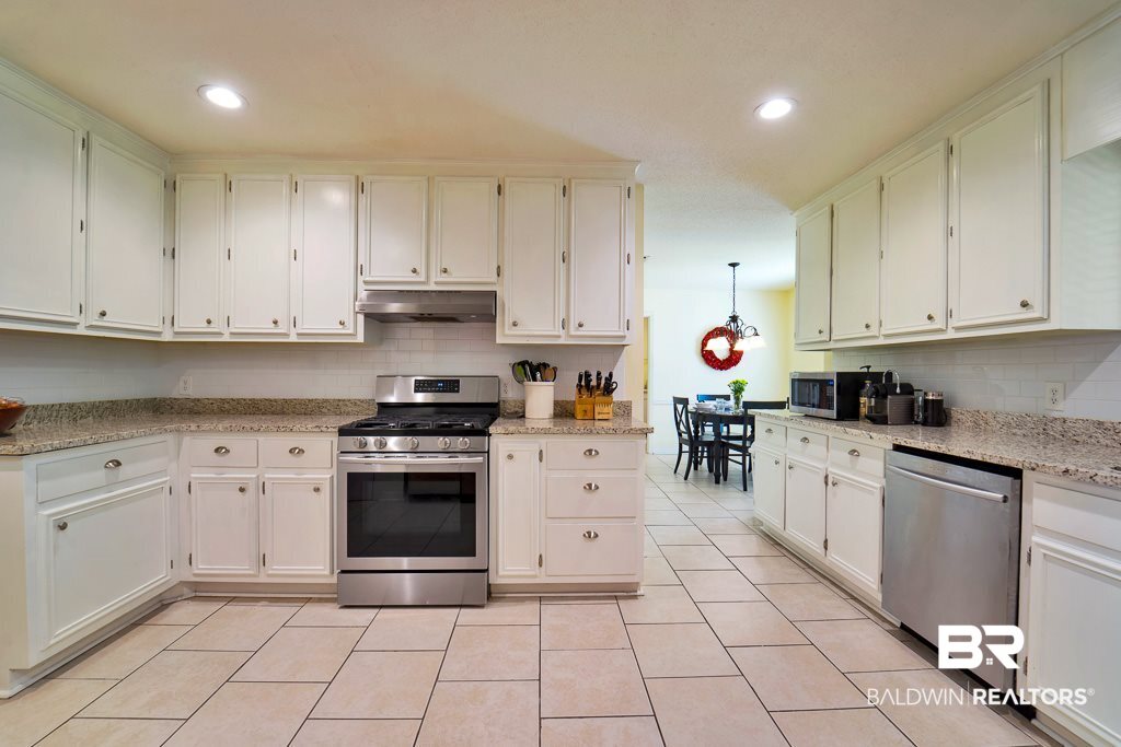 114 Spring Drive Fairhope, AL 36532 - Photo 9 of 23 Kitchen