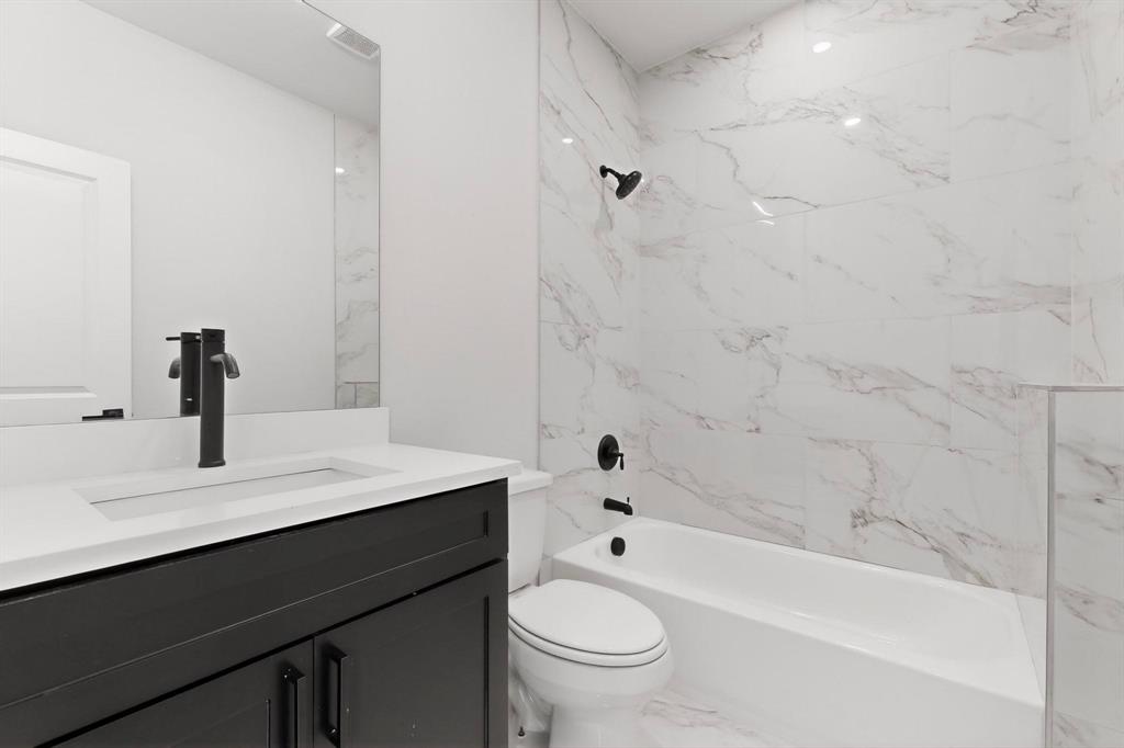 404 Luzon Street Tool, TX 75143 - Photo 26 of 40 a bathroom with a sink a toilet and a bathtub