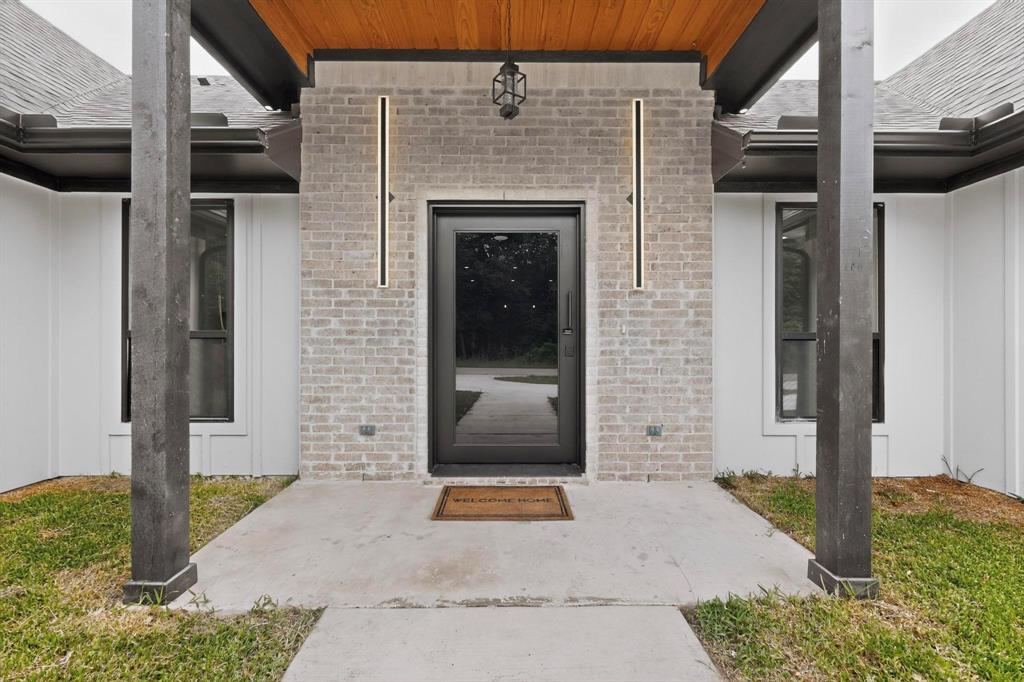 404 Luzon Street Tool, TX 75143 - Photo 5 of 40 a front view of a house with a yard