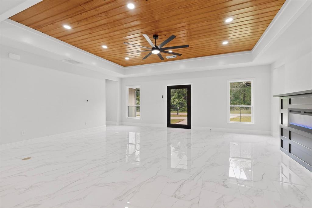 404 Luzon Street Tool, TX 75143 - Photo 9 of 40 a very nice looking room with a ceiling fan