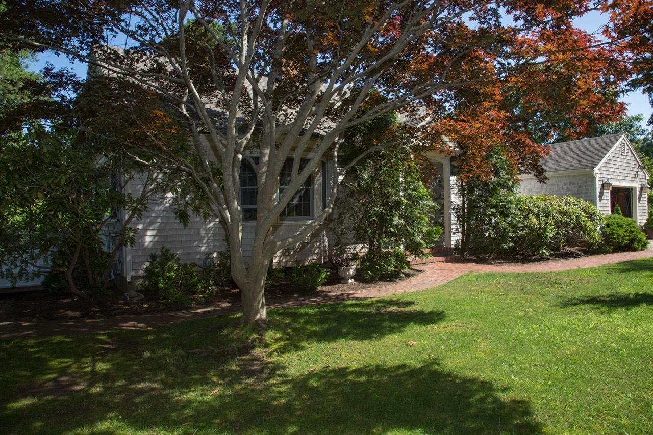 22 Bay Road Cotuit, MA 02635 - Photo 6 of 36 Lynch Front Yard Landscapng