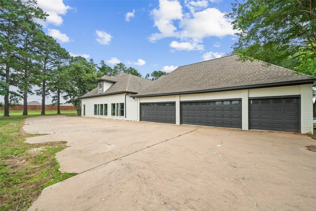 an aerial view of a house with outdoor space and lake view