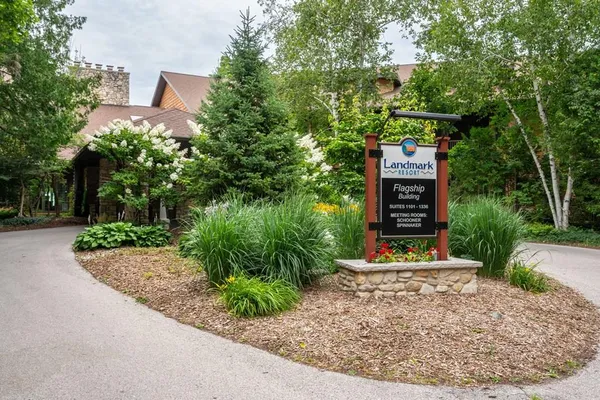 $158,900 | 4908 Landmark Circle, Unit 1302 (302A1), Egg Harbor, WI 54209