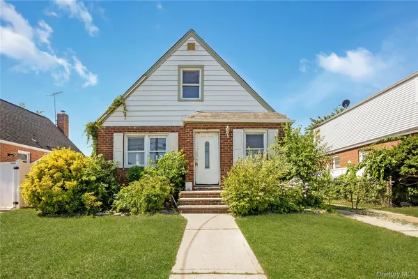 $599,900 | 30 Viola Street, Valley Stream, NY 11580