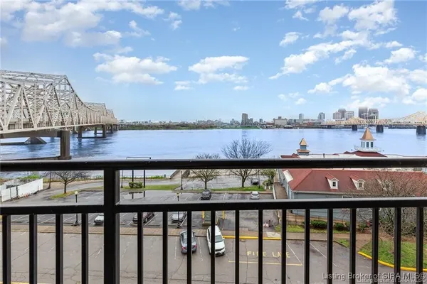 $234,800 | 1 Riverpointe Plaza, Unit 520, Jeffersonville, IN 47130