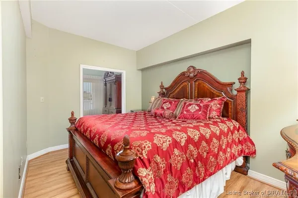 $234,800 | 1 Riverpointe Plaza, Unit 520, Jeffersonville, IN 47130