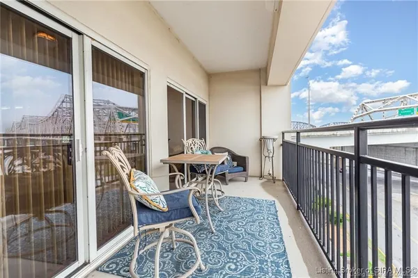 $234,800 | 1 Riverpointe Plaza, Unit 520, Jeffersonville, IN 47130