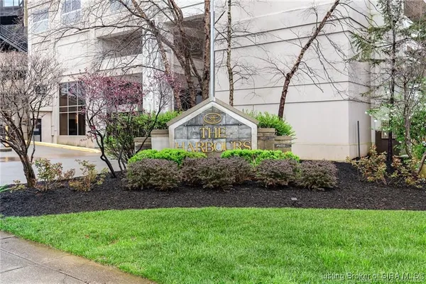$234,800 | 1 Riverpointe Plaza, Unit 520, Jeffersonville, IN 47130