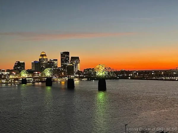 $234,800 | 1 Riverpointe Plaza, Unit 520, Jeffersonville, IN 47130