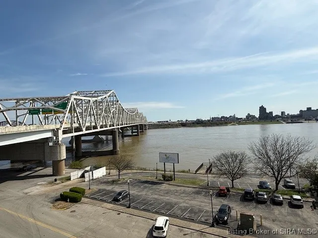 $234,800 | 1 Riverpointe Plaza, Unit 520, Jeffersonville, IN 47130