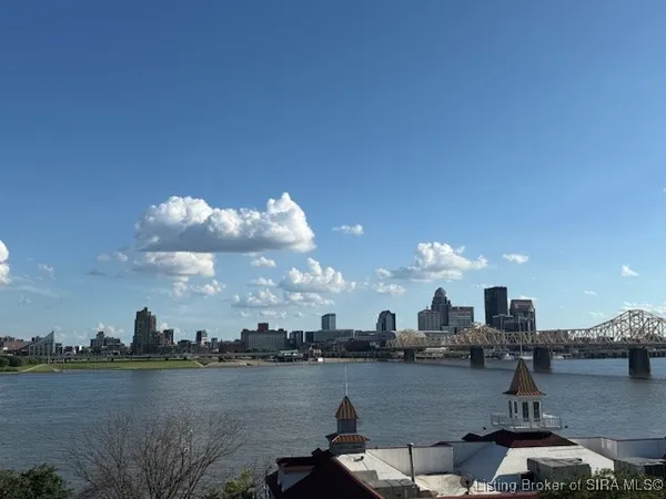 $234,800 | 1 Riverpointe Plaza, Unit 520, Jeffersonville, IN 47130