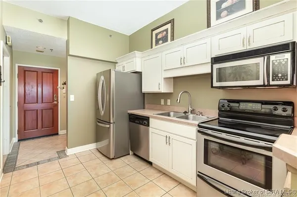 $234,800 | 1 Riverpointe Plaza, Unit 520, Jeffersonville, IN 47130