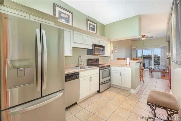 $234,800 | 1 Riverpointe Plaza, Unit 520, Jeffersonville, IN 47130