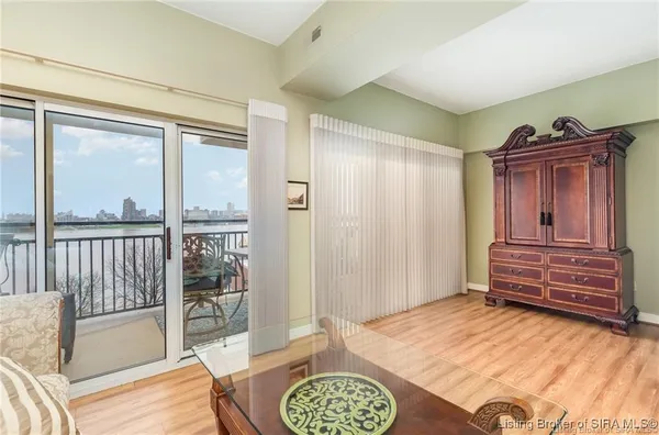 $234,800 | 1 Riverpointe Plaza, Unit 520, Jeffersonville, IN 47130