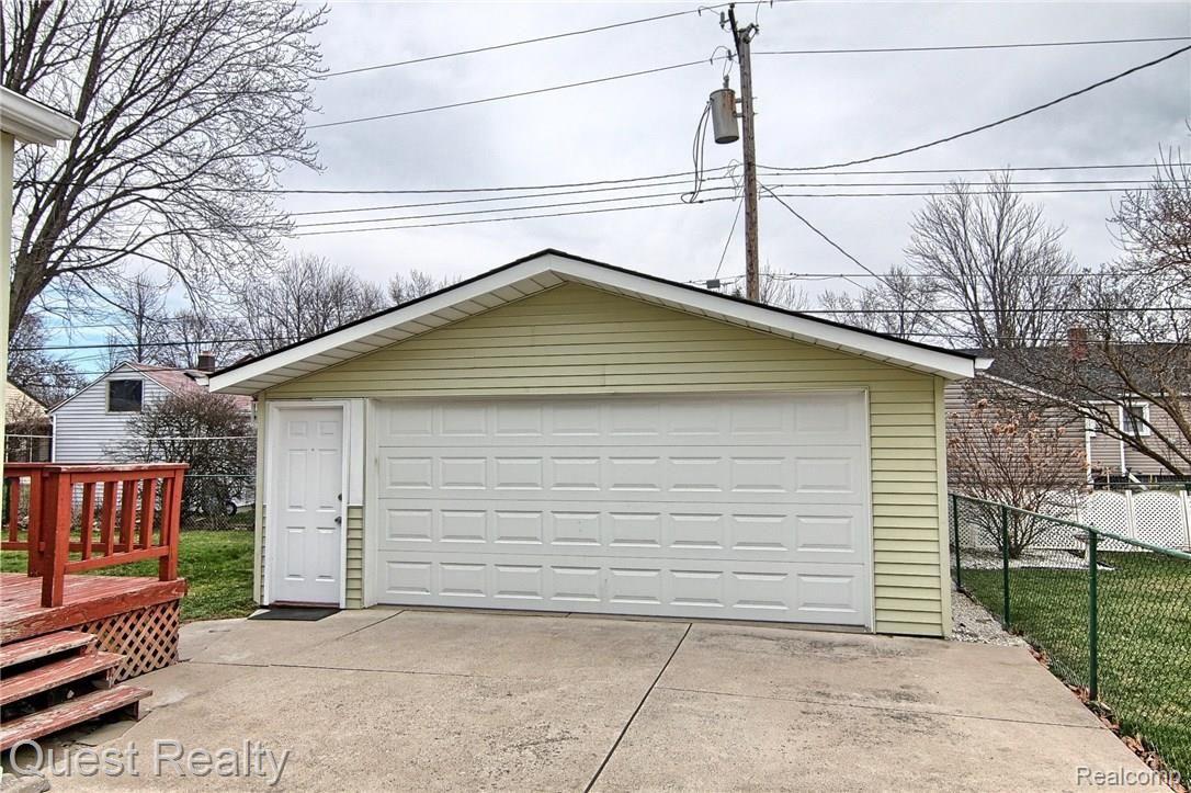 1489 Hampton Road Mount Clemens, MI 48043 - Photo 23 of 25 Garage.jpg