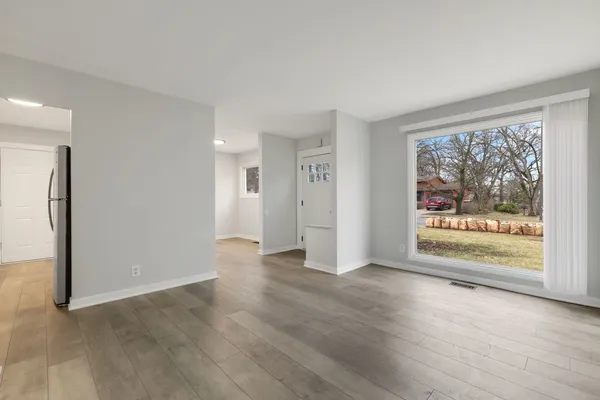 $299,500 | 108 Walnut Drive, Streamwood, IL 60107