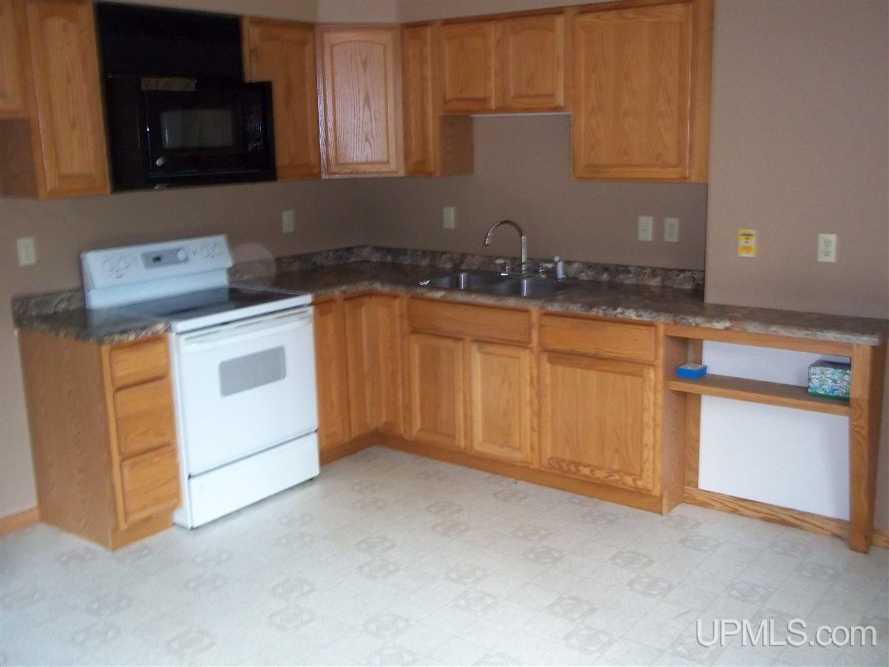 8953 Co Road Gladstone, MI 49837 - Photo 4 of 12