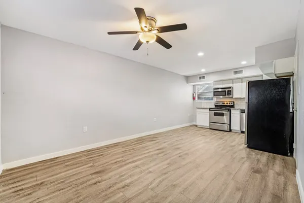 $965 | 2807 Beauchamp Street, Unit 11, Houston, TX 77009