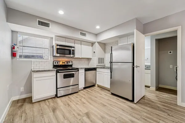 $965 | 2807 Beauchamp Street, Unit 11, Houston, TX 77009