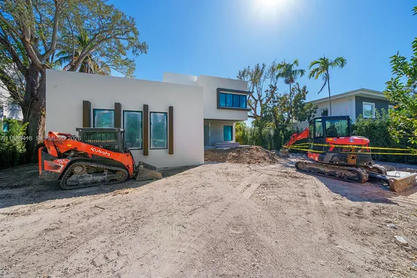 $5,850,000 | 820 Northeast 111th Street, Biscayne Park, FL 33161