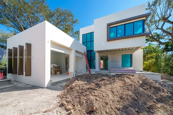 $5,850,000 | 820 Northeast 111th Street, Biscayne Park, FL 33161