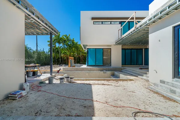 $5,850,000 | 820 Northeast 111th Street, Biscayne Park, FL 33161