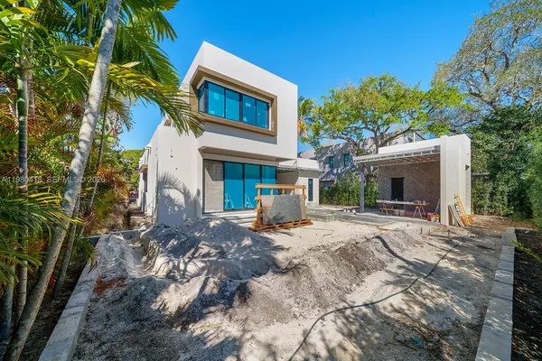 $5,850,000 | 820 Northeast 111th Street, Biscayne Park, FL 33161