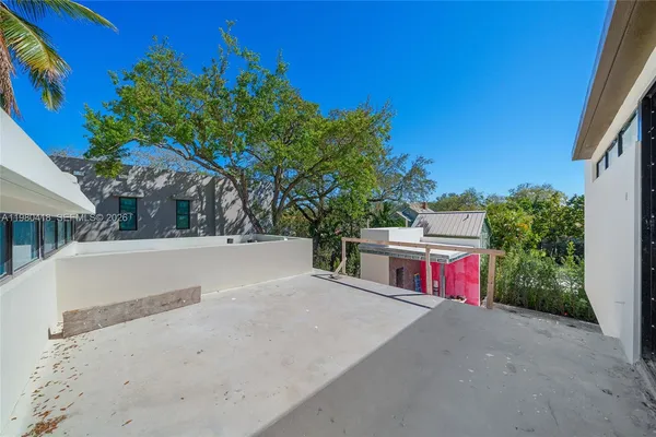 $5,850,000 | 820 Northeast 111th Street, Biscayne Park, FL 33161