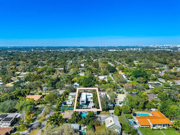$5,850,000 | 820 Northeast 111th Street, Biscayne Park, FL 33161