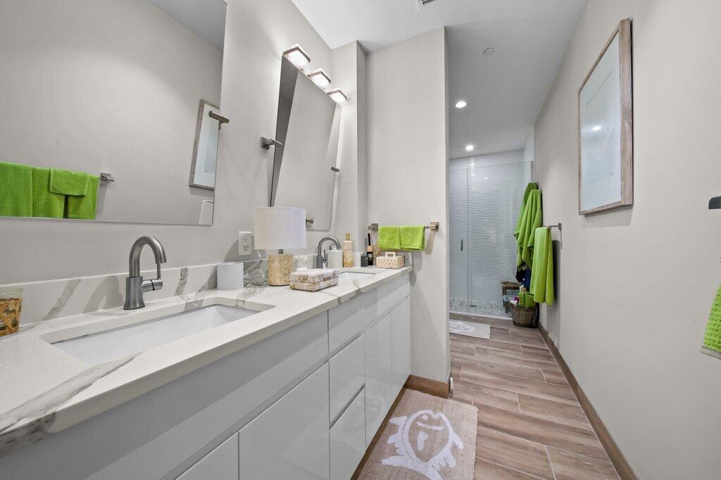 41 Southwest Seminole Street, Unit 205 Stuart, FL 34994 - Photo 19 of 35 primarybath1.jpg-SMALL