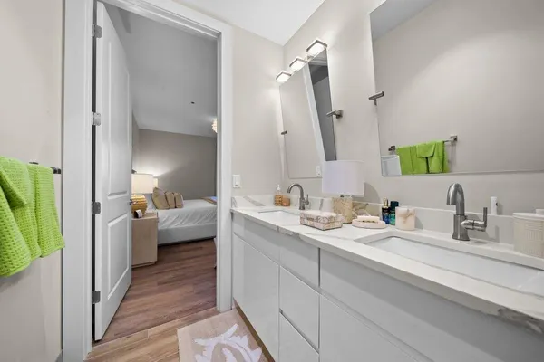 a en suite bathroom with a double vanity sink and a mirror