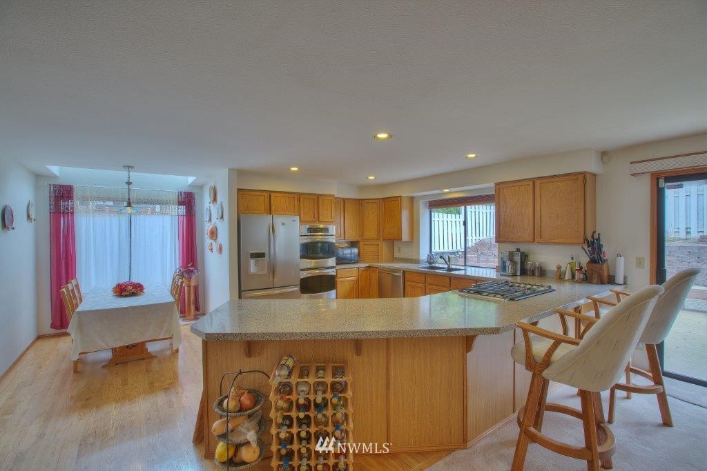 18312 112th Avenue Southeast Renton, WA 98055 - Photo 6 of 12