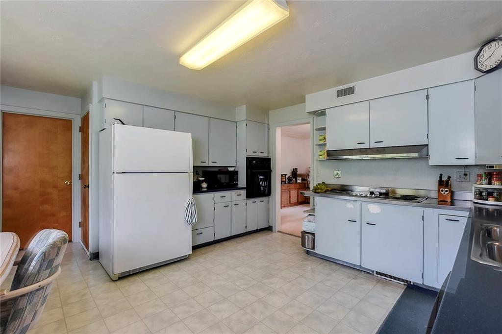 331 Thomas Road Venetia, PA 15367 - Photo 6 of 24