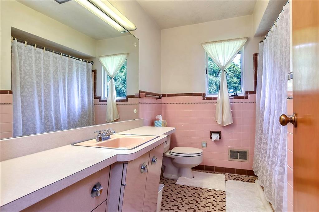 331 Thomas Road Venetia, PA 15367 - Photo 7 of 24