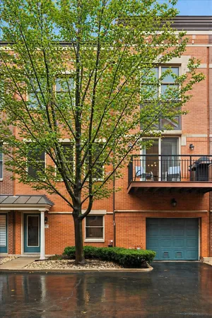 $630,000 | 1012 South Loomis Street, Unit D, Chicago, IL 60607