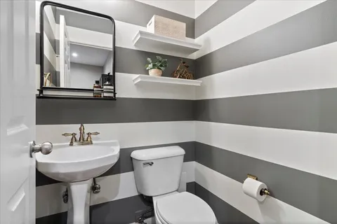 $630,000 | 1012 South Loomis Street, Unit D, Chicago, IL 60607
