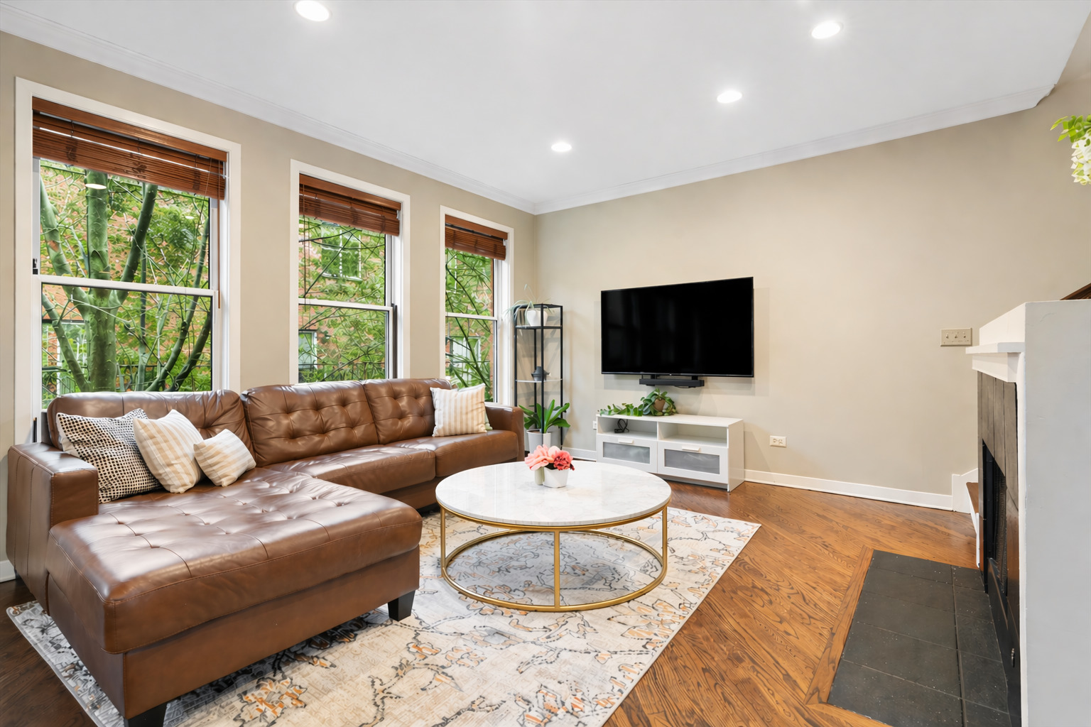 1012 South Loomis Street, Unit D Chicago, IL 60607 - Photo 4 of 17 a living room with furniture and a flat screen tv