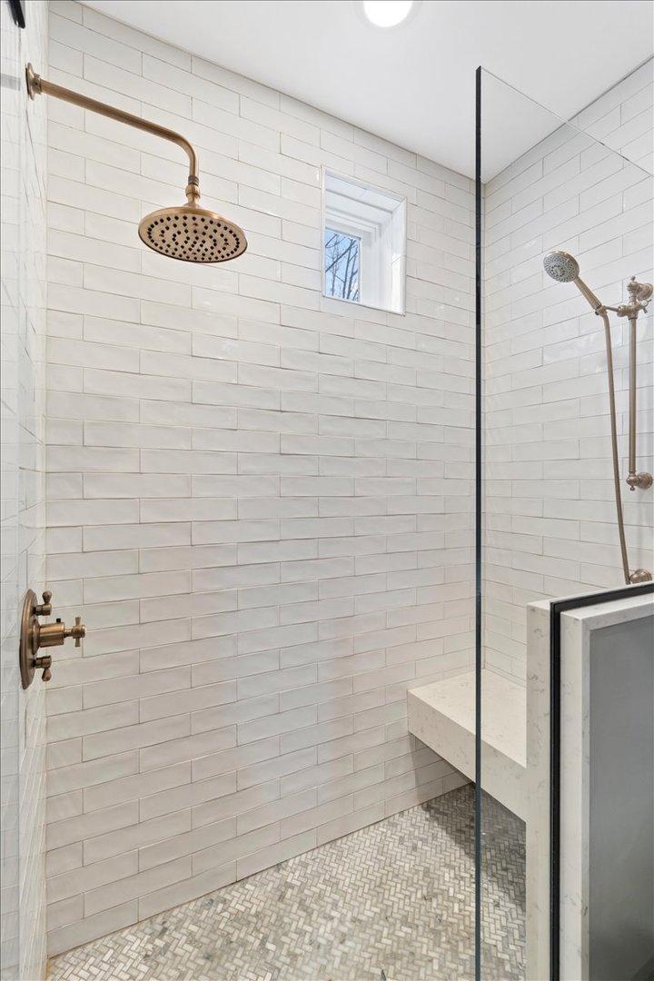1012 South Loomis Street, Unit D Chicago, IL 60607 - Photo 10 of 17 a bathroom with a shower